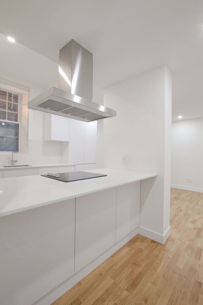 Photo - 2100 Rue du Fort Unit 410