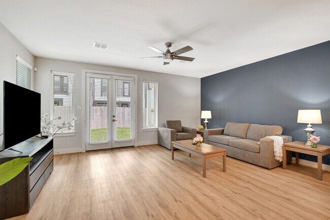 Photo - 119 E 43rd St