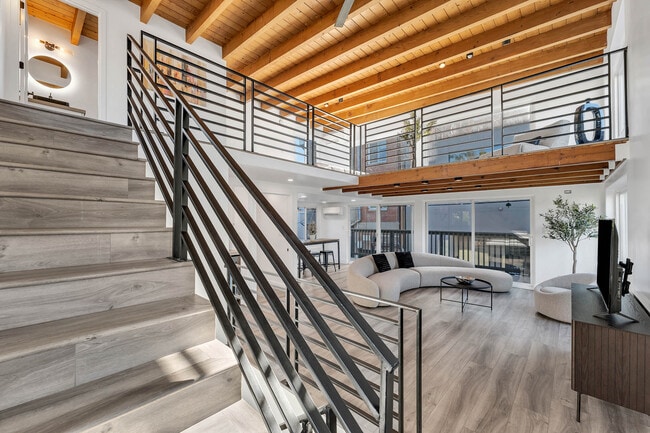 Photo - 24 20th Ave Unidad Loft