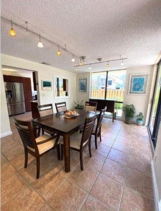 5705 Fox Hollow Dr