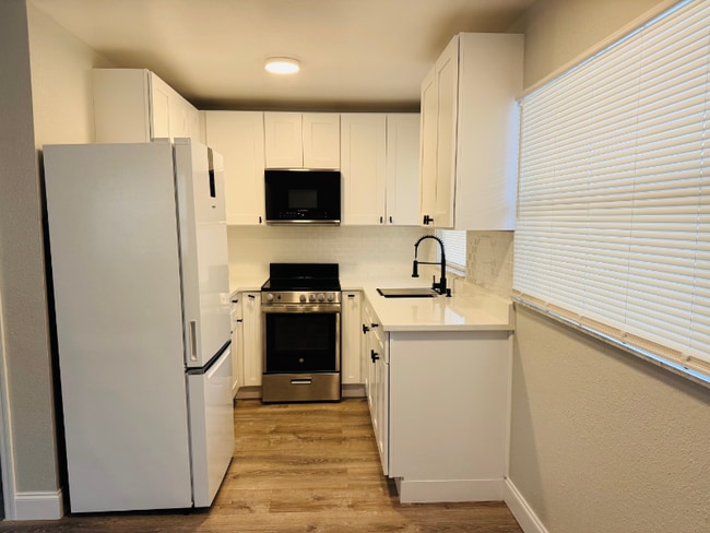 Photo - 1100-1190 Neptune Dr Unit 1128