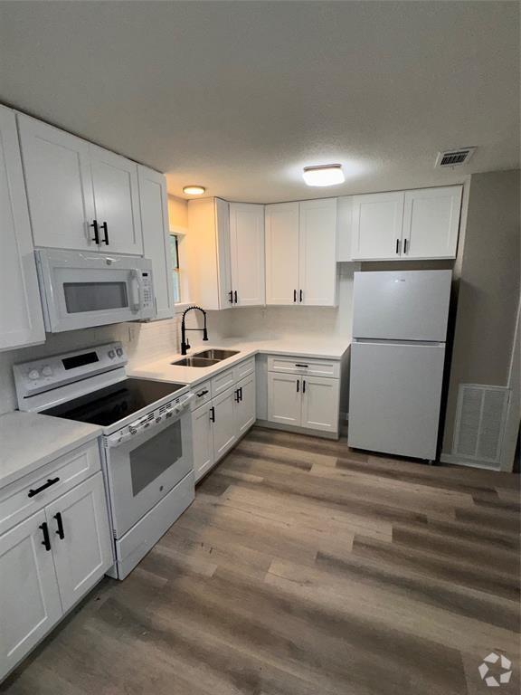 Building Photo - 4807 Oak St Rental