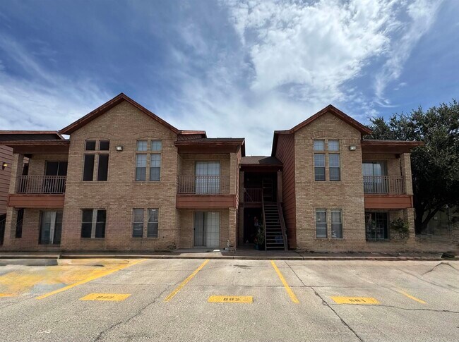 Building Photo - 1752 Tiara Trail Unit 802