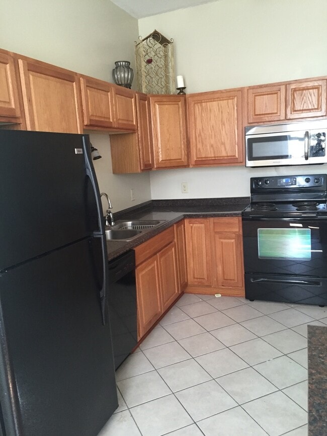 Building Photo - 642 Philadelphia St Unit 2F Rental