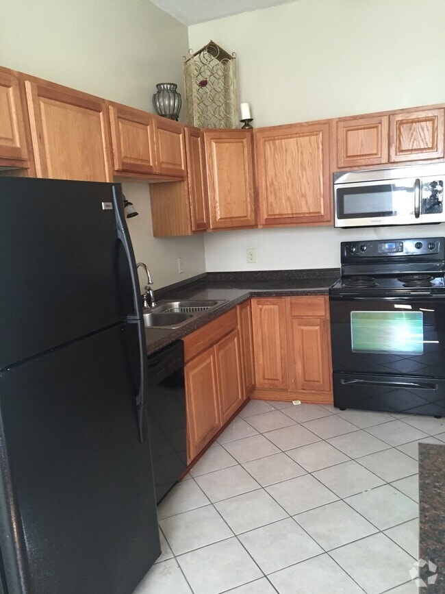 Building Photo - 642 Philadelphia St Unit 2F Rental