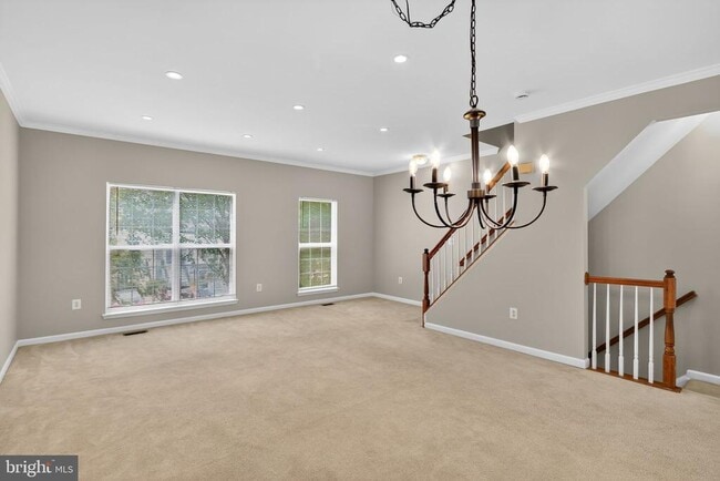 Photo - 8611 Ellesmere Way