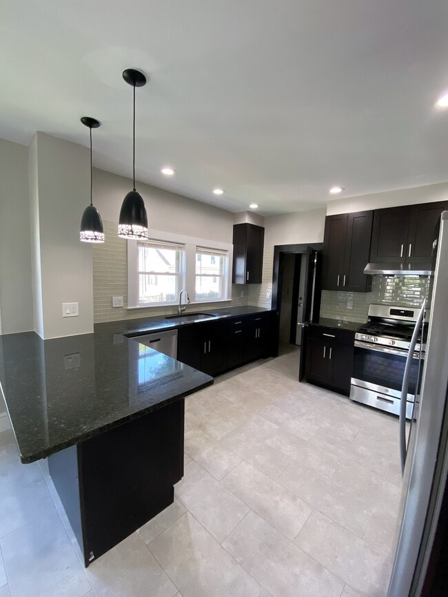 Building Photo - 6 Homer St