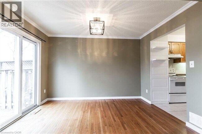 Photo - 2 Royalwood Ct