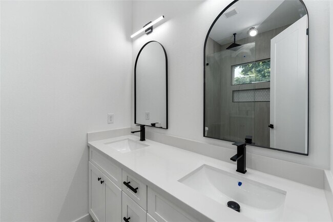 Building Photo - 4353 Aledo St