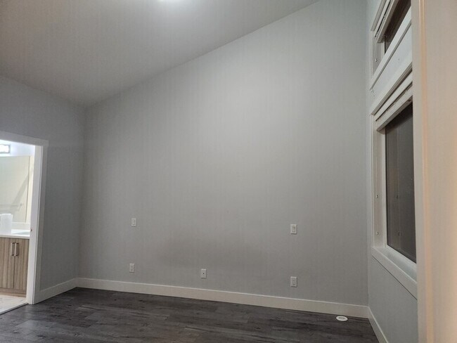 Photo - 250 Nickel Rd