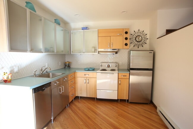 Photo - 109 E Lakeside St Unit Studio apartment