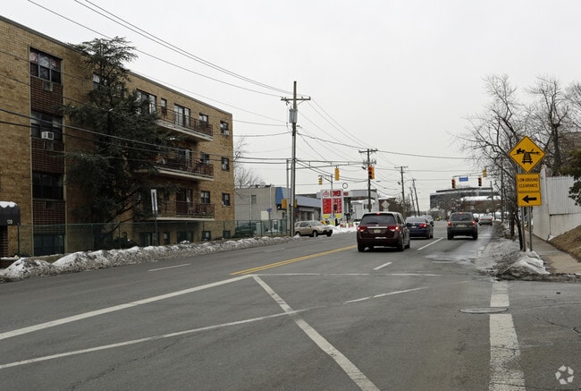 Photo - Brownstone Arms