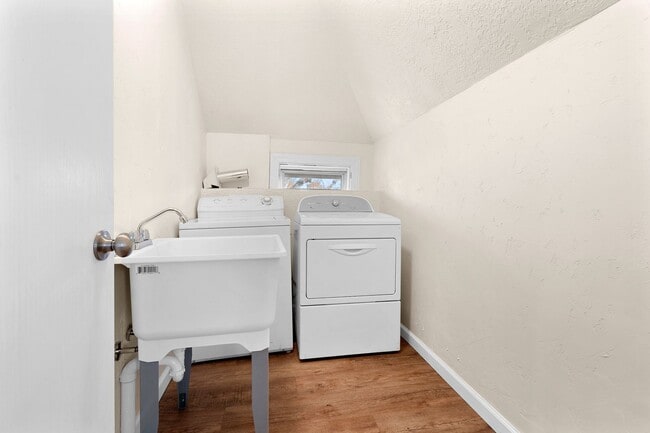 Photo - 1019 N Division St Unidad Upper