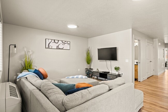 Photo - Move-In Ready 3BR Furnished Apartment Near ISU Unit 1