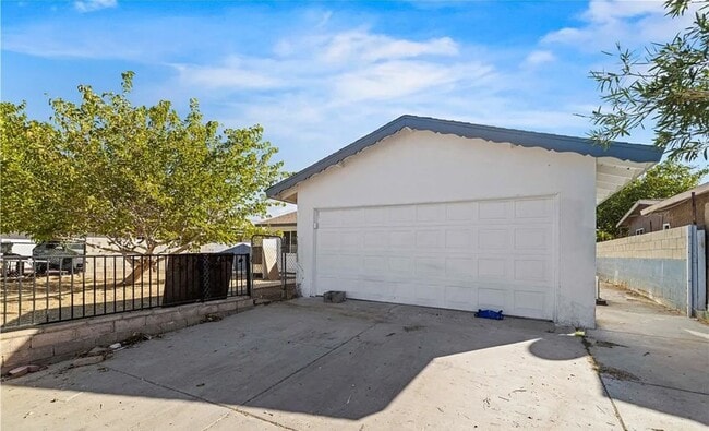 Building Photo - 38466 Sumac Ave Rental
