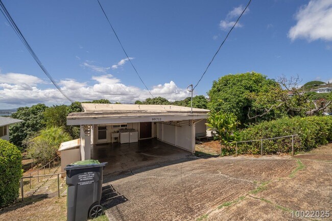 Building Photo - Partially Renovated Upstairs 3 BD 1 BA home in Aiea ($300 off the first month’s rent if moved in ...