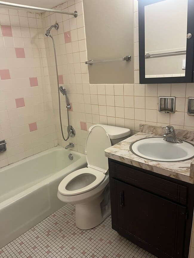 Photo - 11945 S Hamlin Ave Unidad 1B