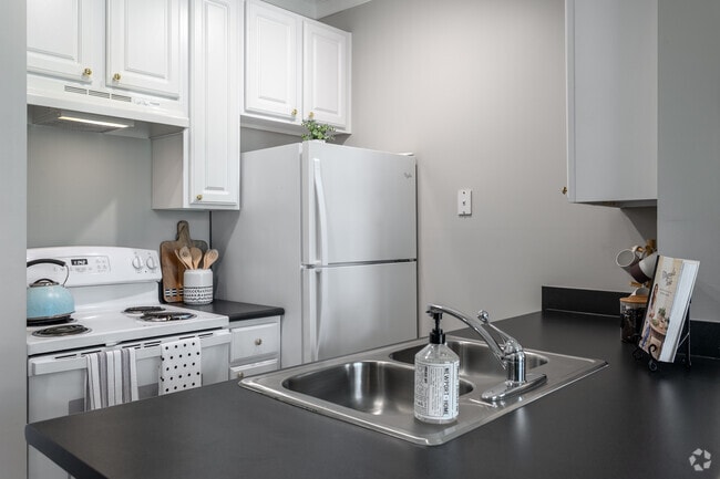 1BR, 1BA - 615SF - Oakpointe - Kitchen - The Lakes Of Olentangy