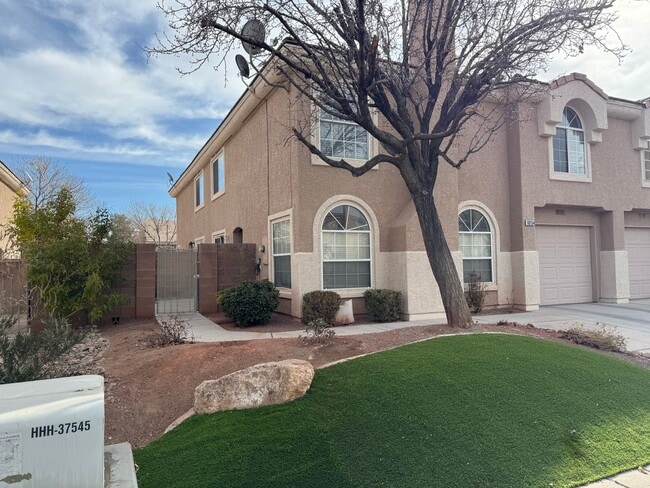 Photo - Awesome Three bedroom 2 1/2 townhouse in a...