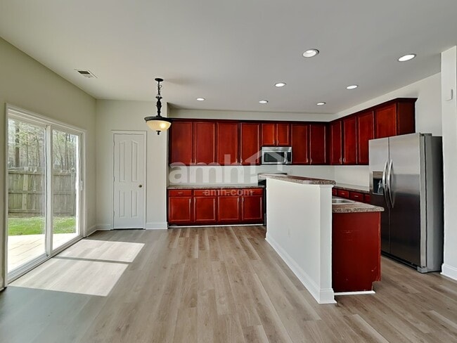 Photo - 404 Annaberg Ln