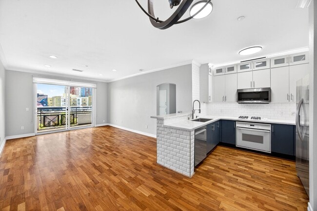 Building Photo - Luxury Downtown San Diego Condo | 2BR/2BA at Park Blvd West – $3,300/mo