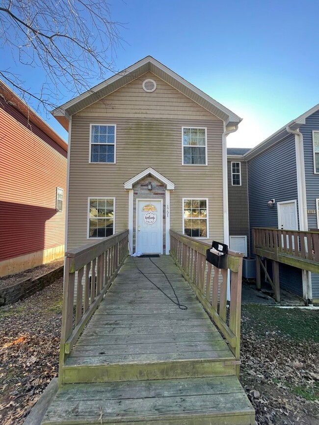 Building Photo - 1733-1751 Pemiscot Street Unit 1751
