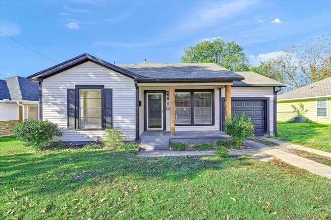 Photo - 810 N Throckmorton St