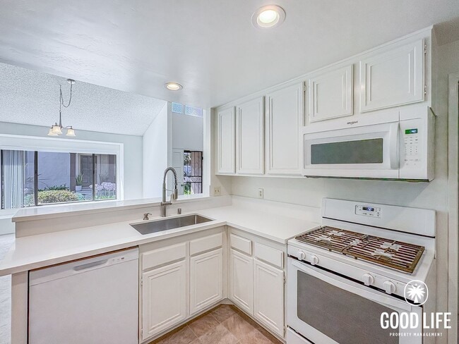 Building Photo - SD: Spacious 3BD/2BA Home in Carlsbad with Community Pool, 2-Car Garage & In-Unit Laundry