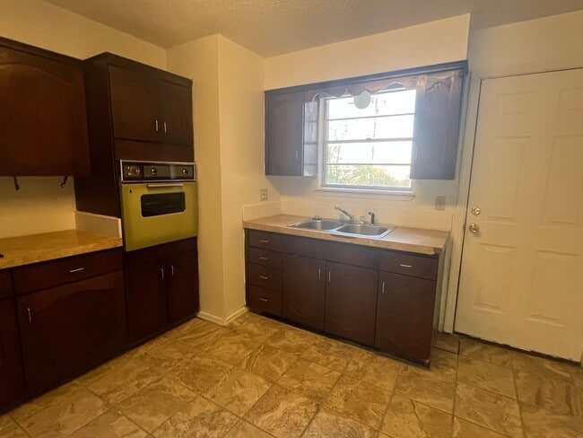 Photo - 616 W J St Unit B