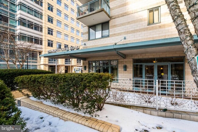 Building Photo - 851 N Glebe Rd Unit 1908