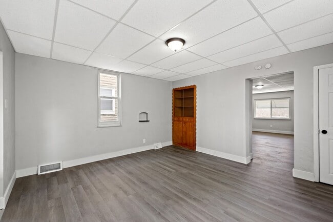 Photo - MOVE IN SPECIAL! SCORE HALF OFF 1ST MONTH'...