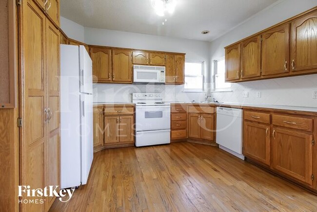 Photo - 11031 N McKinley Ave