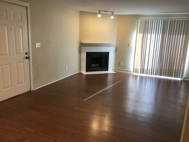 Photo - 16817 Larch Way