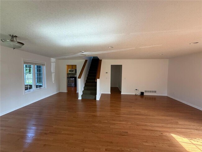 Photo - 709 Wayzata Blvd E