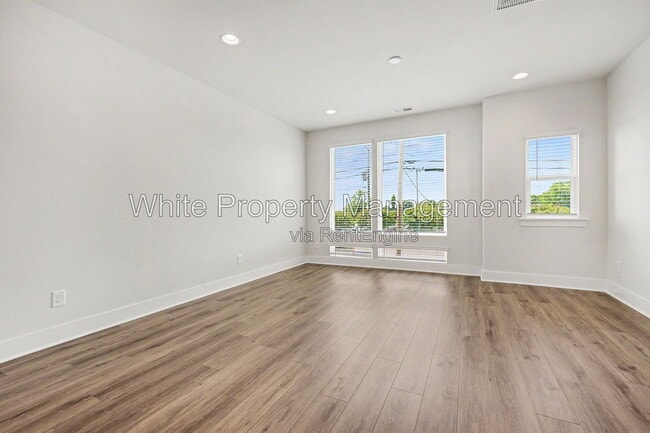 Photo - 2146 N Graham St