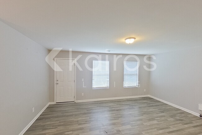 127 Village Creek Dr