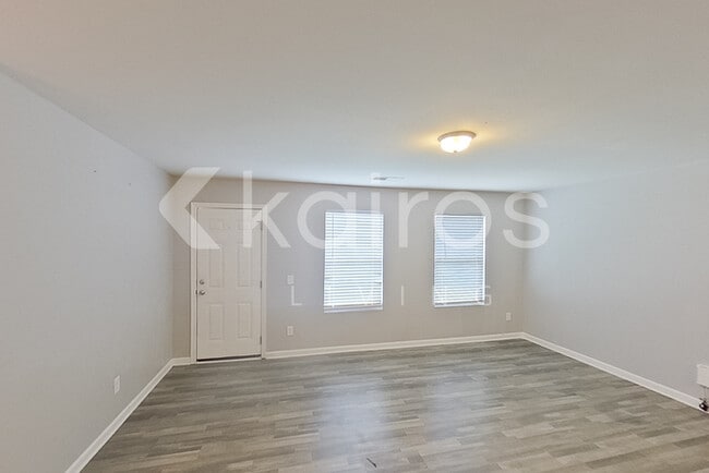 Photo - 127 Village Creek Dr