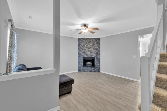 Photo - 306 Crescent Ct Townhome