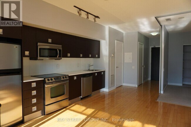 Photo - 33 Charles St E Unit 907