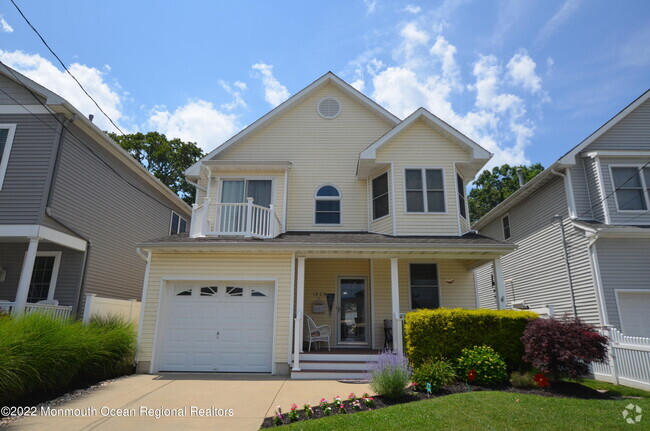 Building Photo - 1825 Pine Terrace Rental