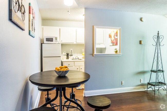 1 BR, 1 BA - 550 SF - Helix at the District