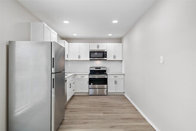 Building Photo - 9711 Linkmeadow Ln Unit 14