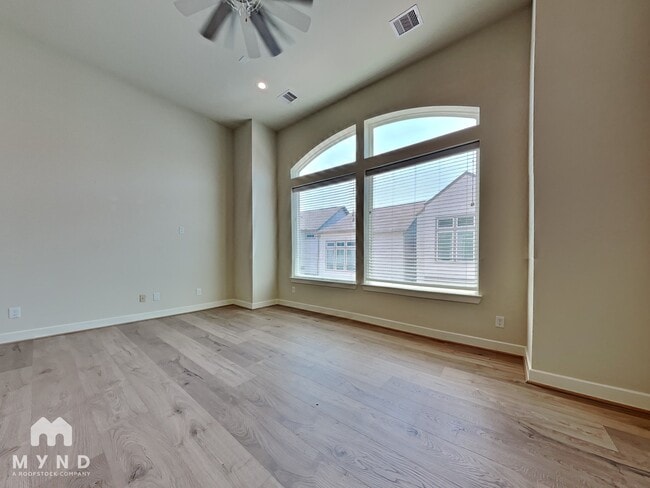 113 Knightsbridge Park Ln