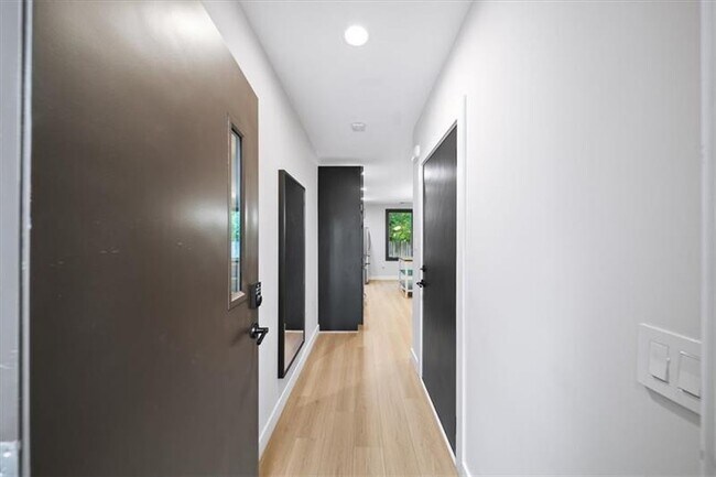 Photo - 1364 Rietveld Row NW