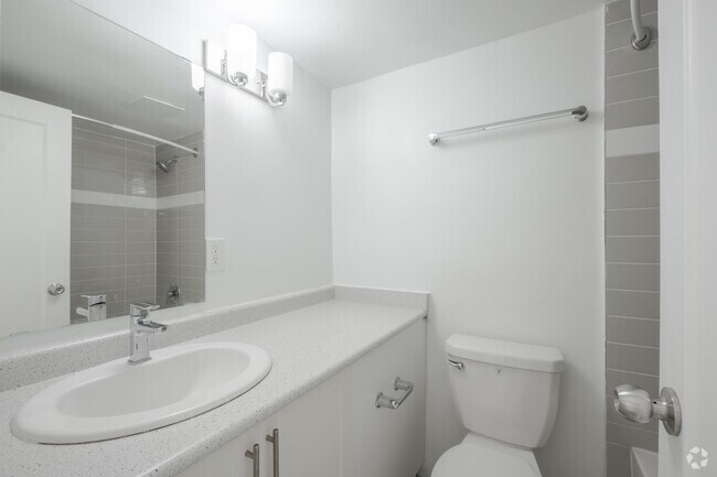3BR, 1BA - 1,022SF - Bathroom