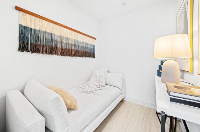 Photo - 212 W Wayman St