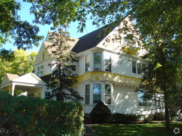 Building Photo - 207 West Ave S Rental