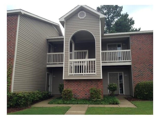 Building Photo - CUTE 2 BEDROOM 2 BATH CONDO WITH UPGRADES!