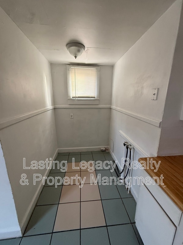 Photo - 704 W Twenty-Sixth St