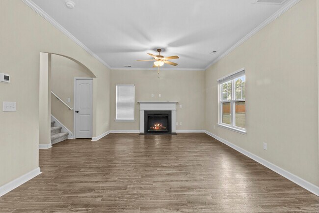 Photo - 405 Crestmont Ct